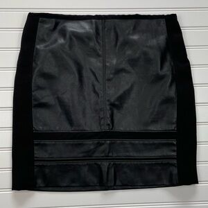 White House Black Market skirt 6 women’s approx 17” length faux leather fabric